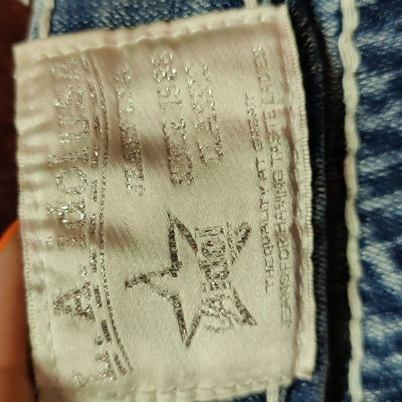 LA Idol super distressed jeans. - Picture 4 of 6